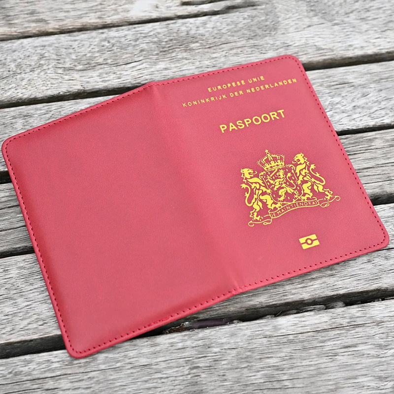 Travel Essentials Nederland Pa - Leather Passport Cover 评论和价格